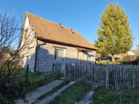 Eladó családi ház, Balaton 3 szoba 100 m² 10.5 M Ft