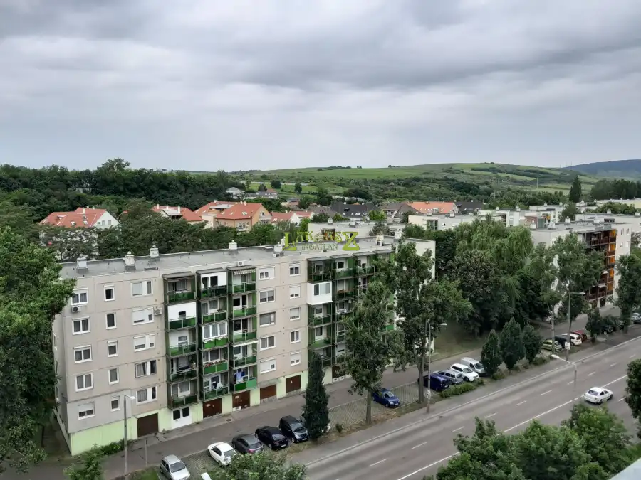 eladó panellakás, Eger