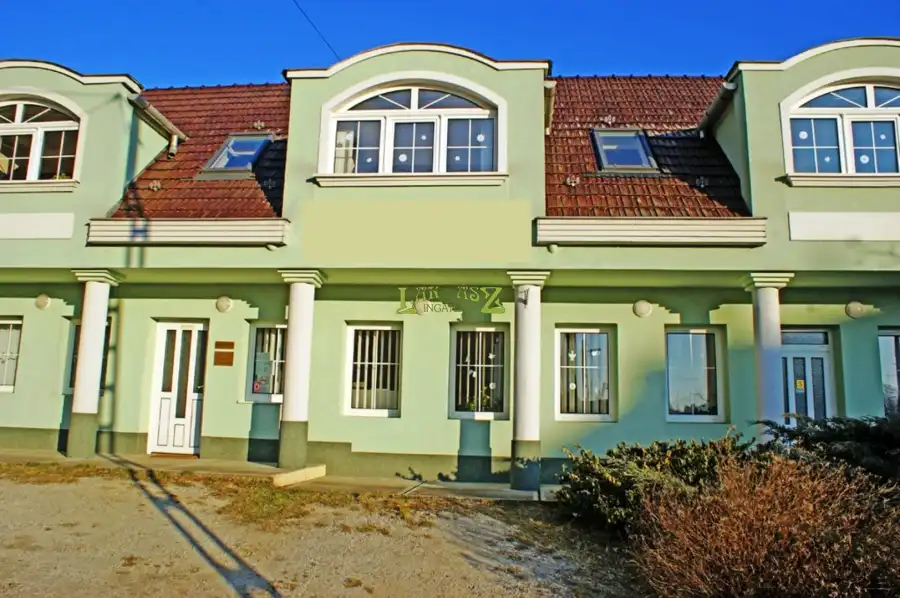 kiadó iroda földszinti, utcai, Eger